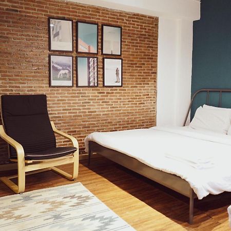 ホテル T-House Bkk 2Floors Near Bts With Swimming Pool And Free Wifi バンコク都 エクステリア 写真