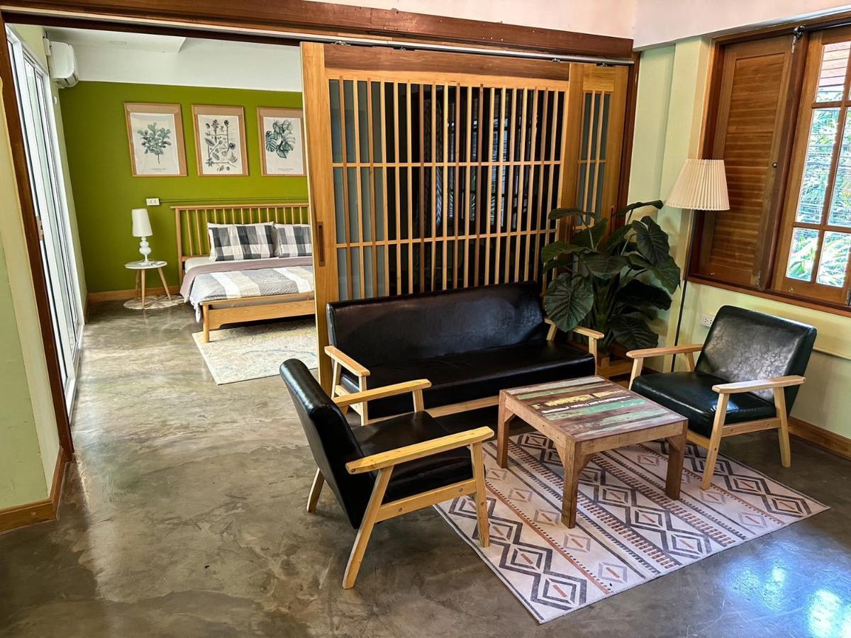 ホテル T-House Bkk 2Floors Near Bts With Swimming Pool And Free Wifi バンコク都 エクステリア 写真