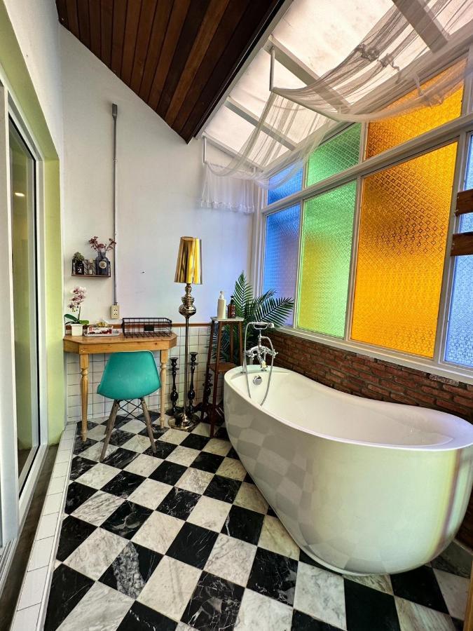 ホテル T-House Bkk 2Floors Near Bts With Swimming Pool And Free Wifi バンコク都 エクステリア 写真