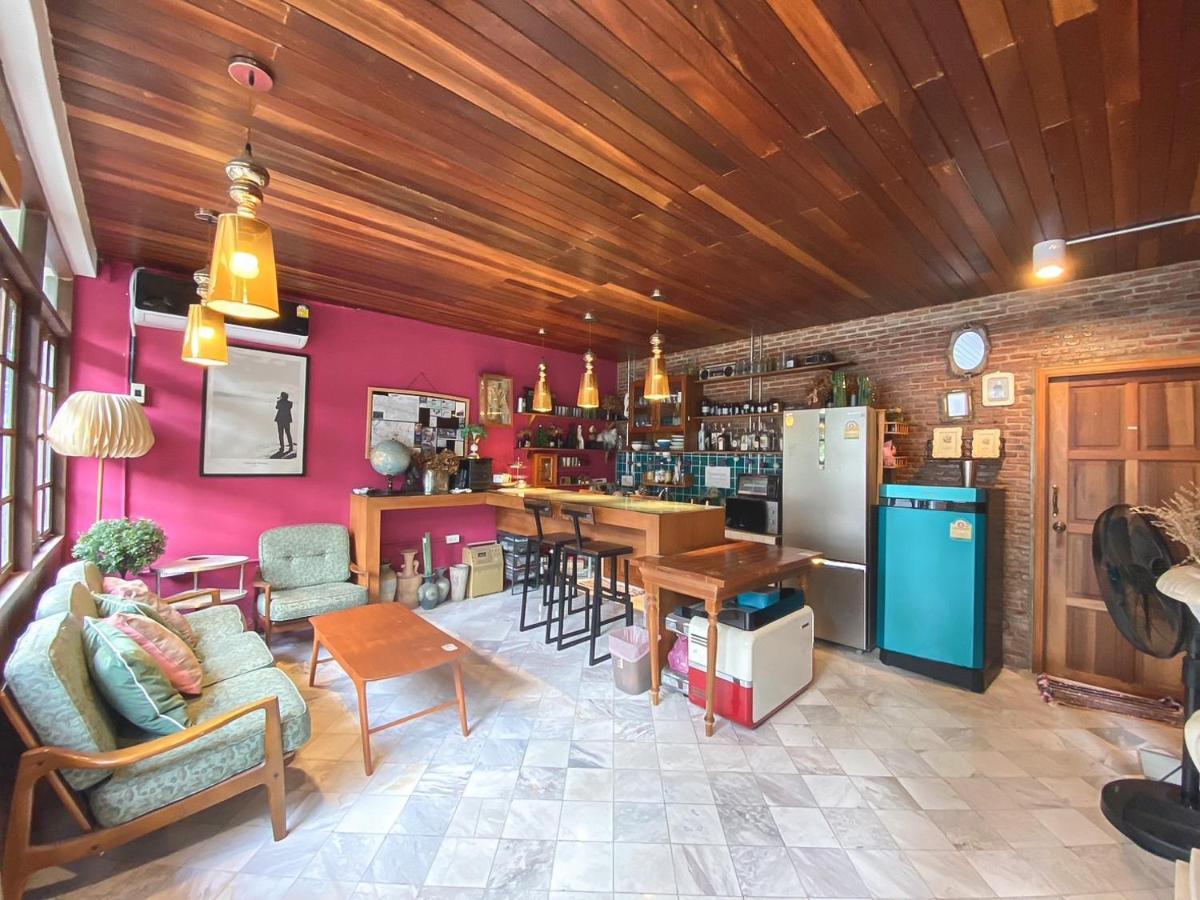 ホテル T-House Bkk 2Floors Near Bts With Swimming Pool And Free Wifi バンコク都 エクステリア 写真