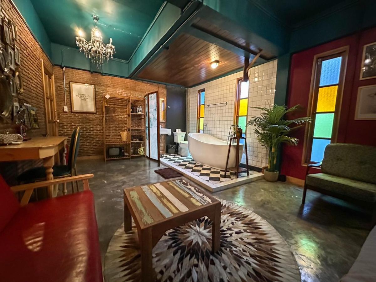 ホテル T-House Bkk 2Floors Near Bts With Swimming Pool And Free Wifi バンコク都 エクステリア 写真
