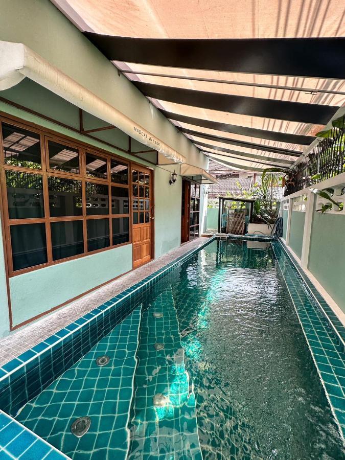 ホテル T-House Bkk 2Floors Near Bts With Swimming Pool And Free Wifi バンコク都 エクステリア 写真