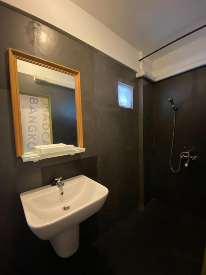 ホテル T-House Bkk 2Floors Near Bts With Swimming Pool And Free Wifi バンコク都 エクステリア 写真