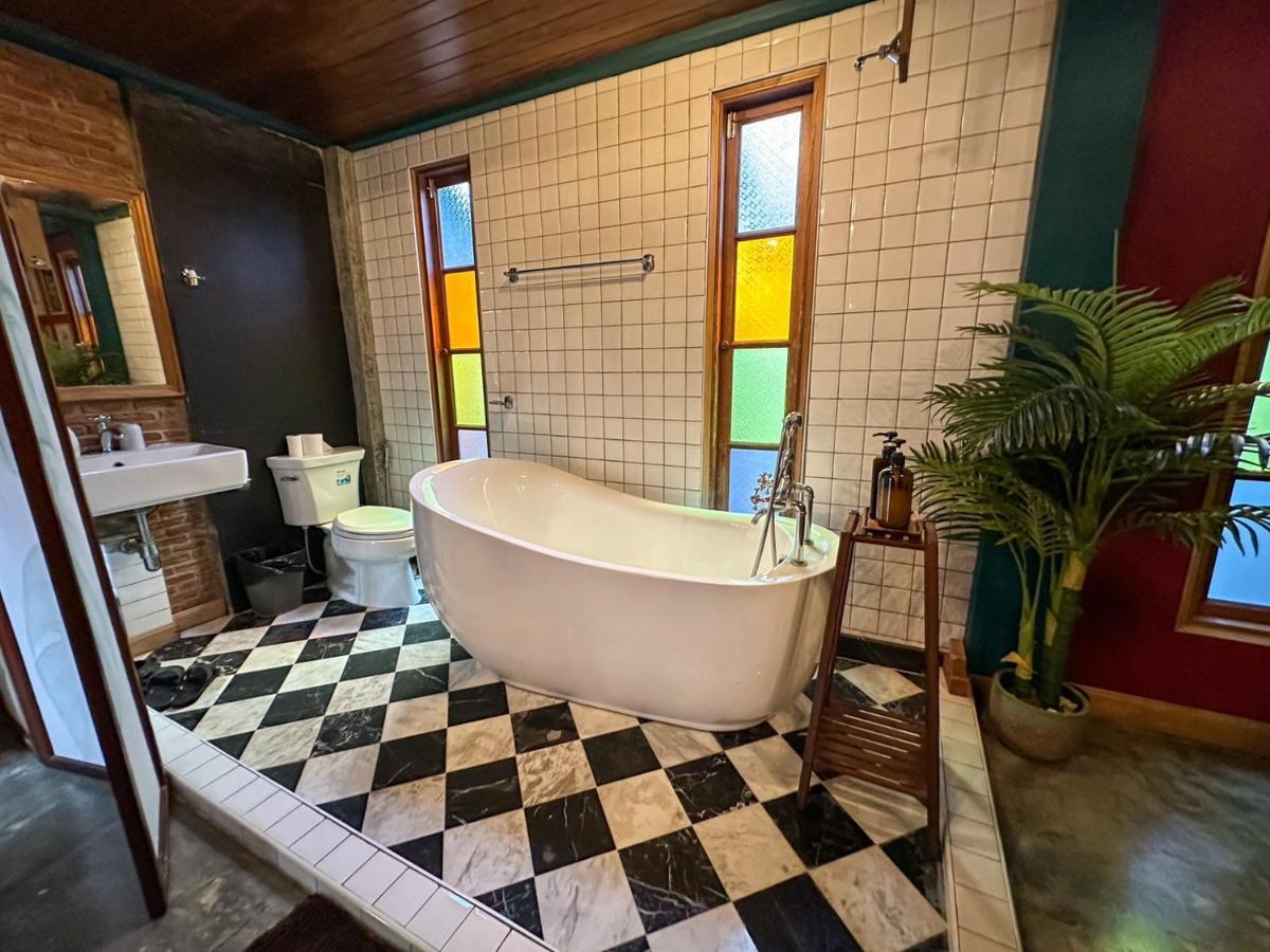 ホテル T-House Bkk 2Floors Near Bts With Swimming Pool And Free Wifi バンコク都 エクステリア 写真