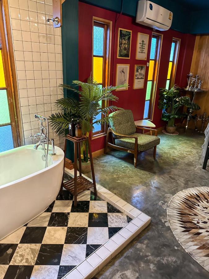 ホテル T-House Bkk 2Floors Near Bts With Swimming Pool And Free Wifi バンコク都 エクステリア 写真