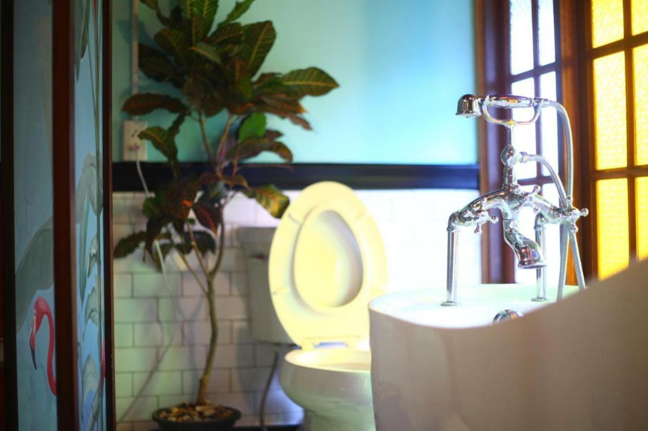ホテル T-House Bkk 2Floors Near Bts With Swimming Pool And Free Wifi バンコク都 エクステリア 写真