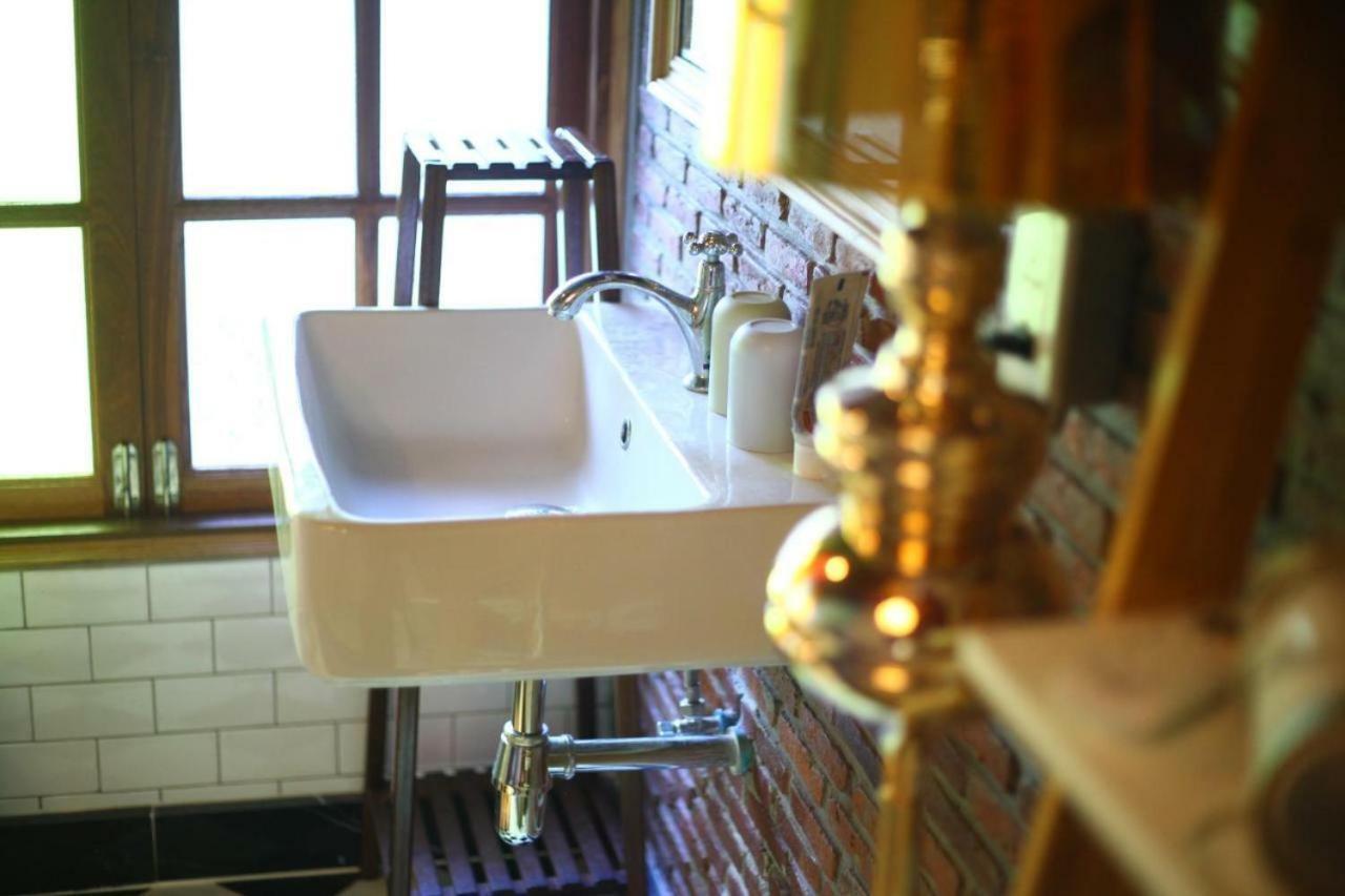 ホテル T-House Bkk 2Floors Near Bts With Swimming Pool And Free Wifi バンコク都 エクステリア 写真