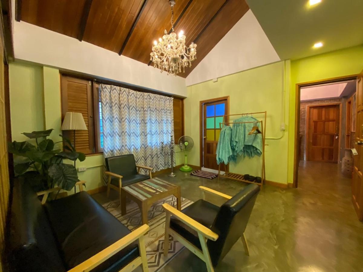 ホテル T-House Bkk 2Floors Near Bts With Swimming Pool And Free Wifi バンコク都 エクステリア 写真